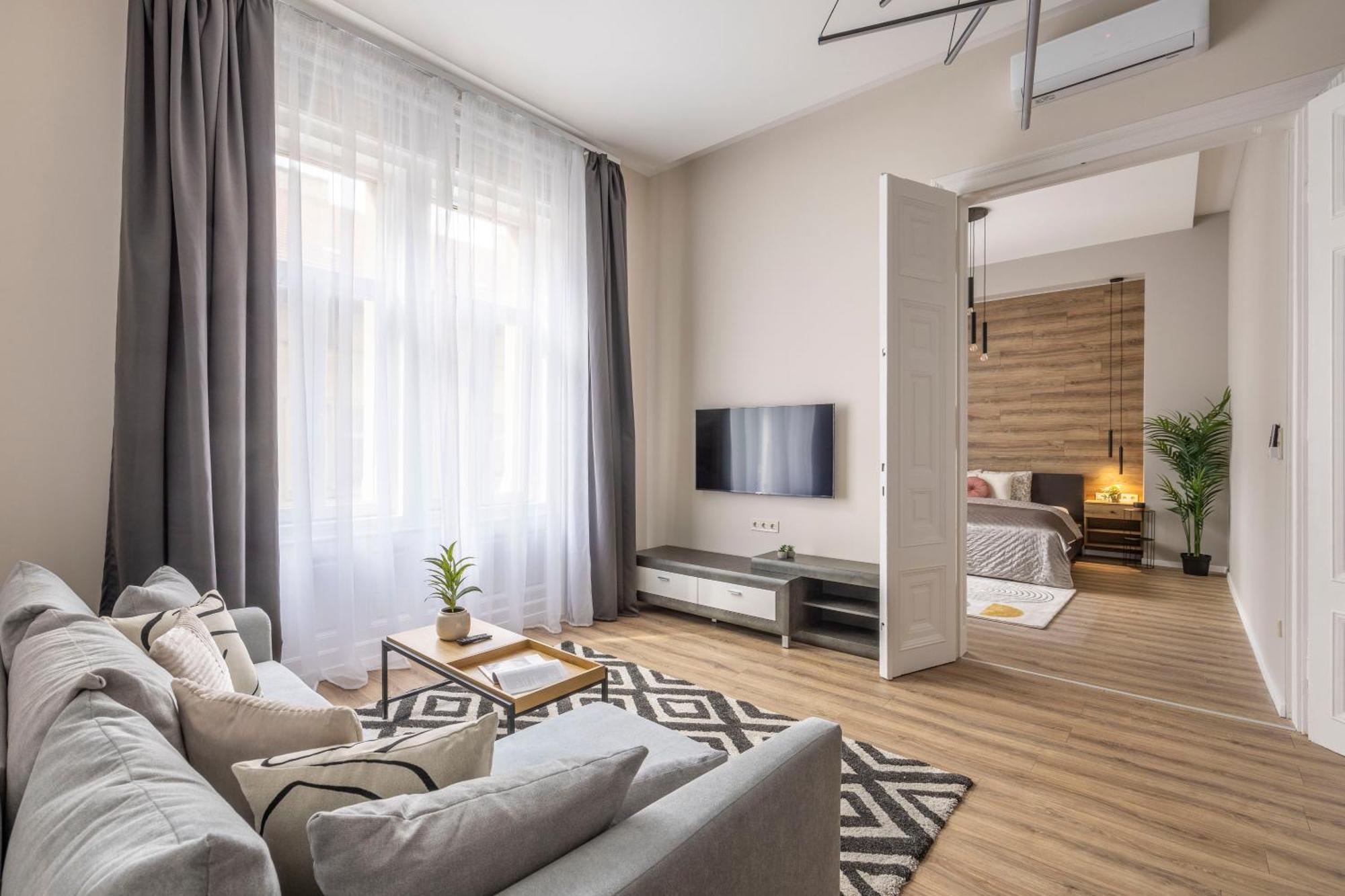 Exclusive Stylish Suite By Prestige Homes Next To The Oktogon Budapest Bagian luar foto